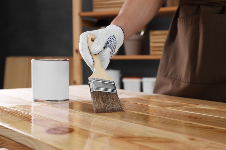 Hout beschermen met een extra laklaag